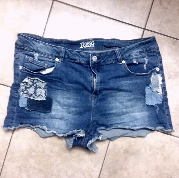 R 1893 Jean Short's - Picture 3 of 3